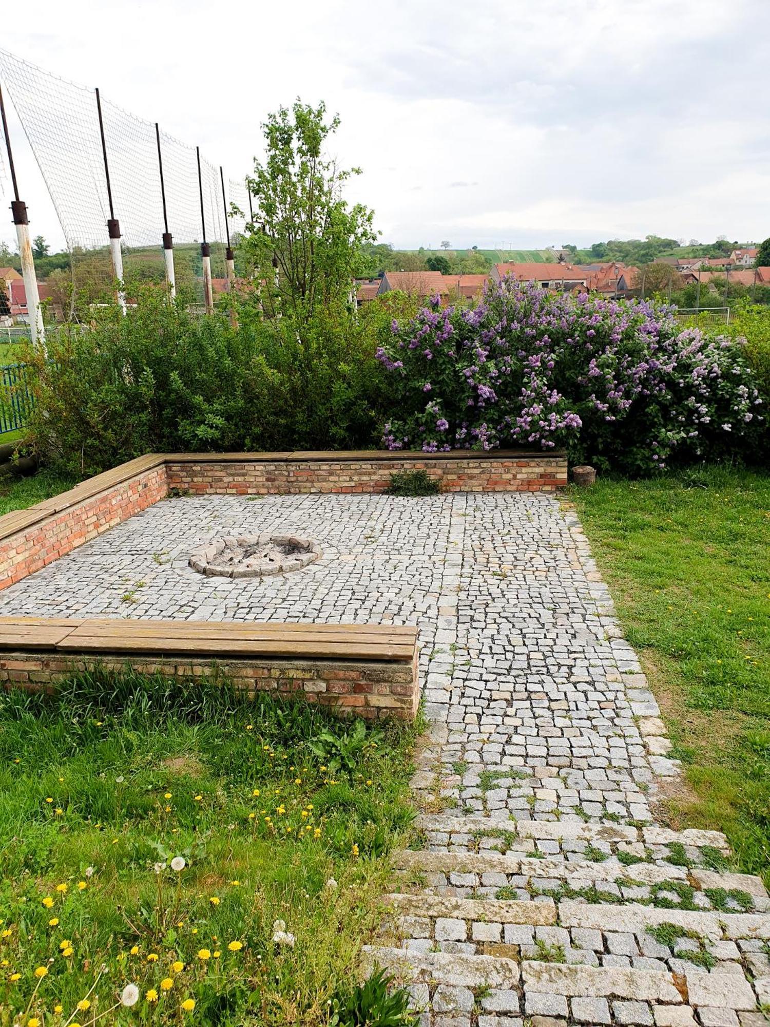 Apartman U Sklepu Sardice Exterior photo